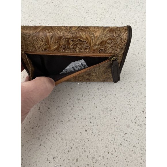 Relic Brown Faux/Vegan Leather Trifold Wallet 4.5 X 6” Excellent Condition! - Picture 8 of 9